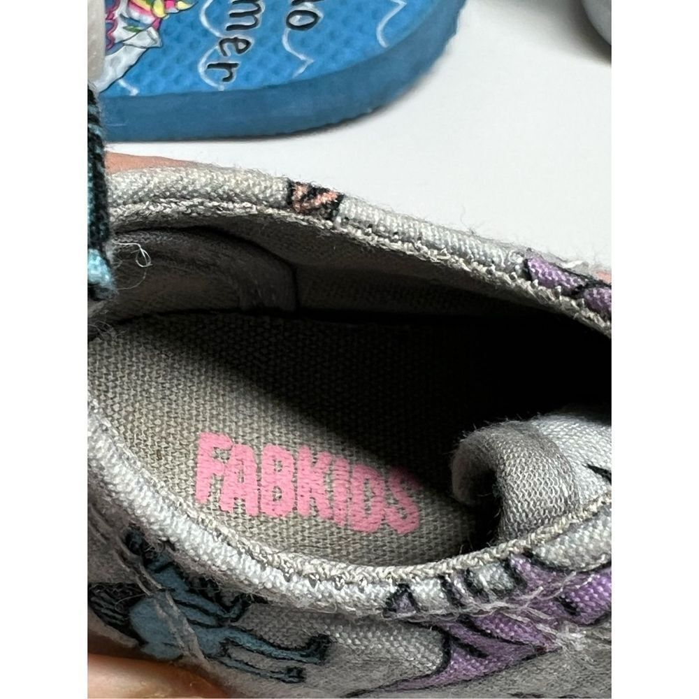 Set 2 pairs shoes for kids size 5,6 - Picture 3 of 7